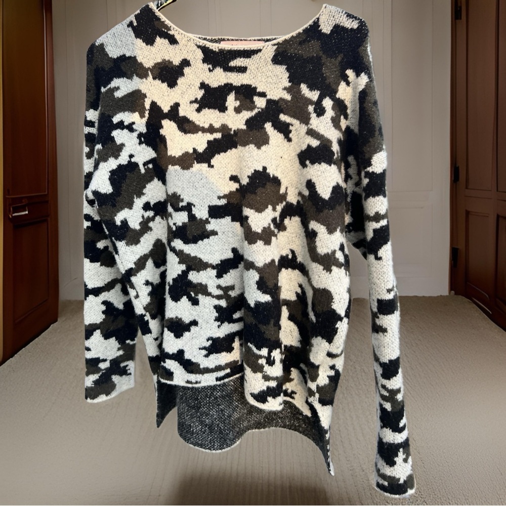 Philosophy Sweater with high/low hem & camo print - beautiful & perfect for Fall
